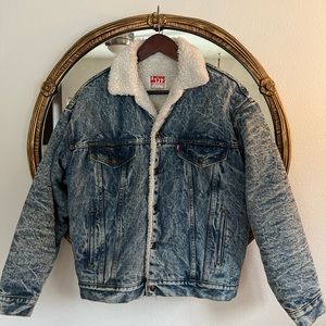 Wicked vintage Levi’s Sherpa lined 80s acid wash jacket - SMALL!